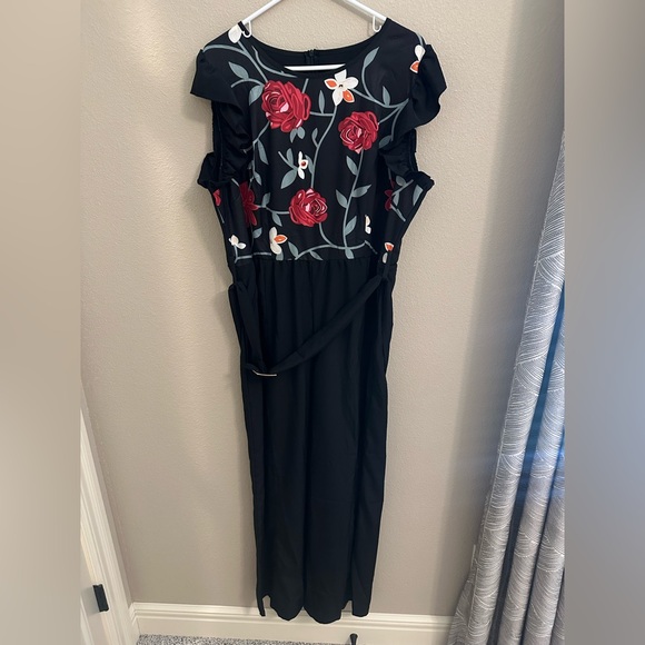 Elegant Floral Romper 🌹 - Picture 3 of 5